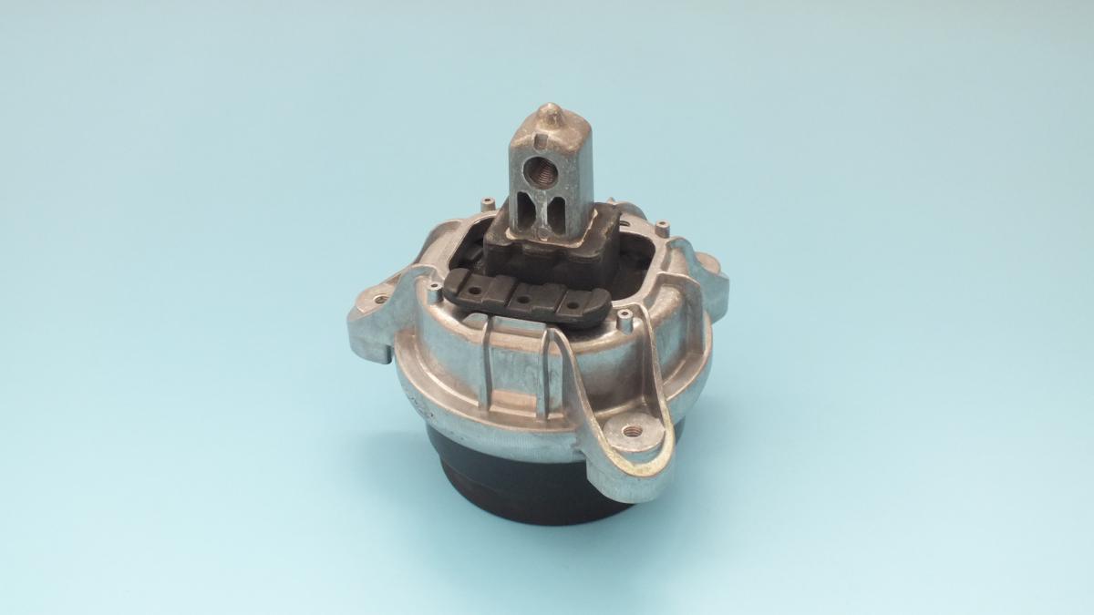 ENGINE MOUNT