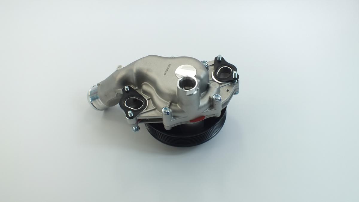 Engine water pump LR097165 with pulley